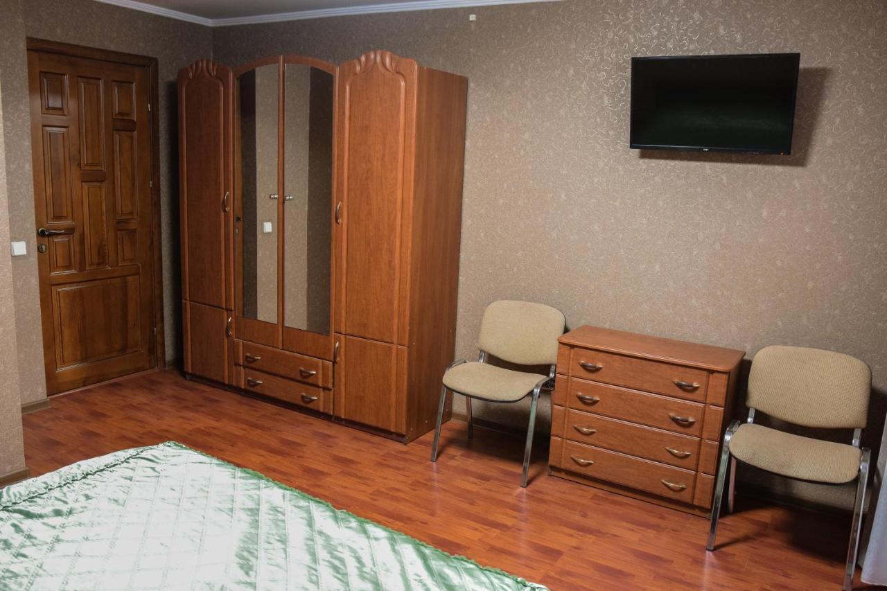 Gostynniy Dvir Hostel Ternopil Exterior photo
